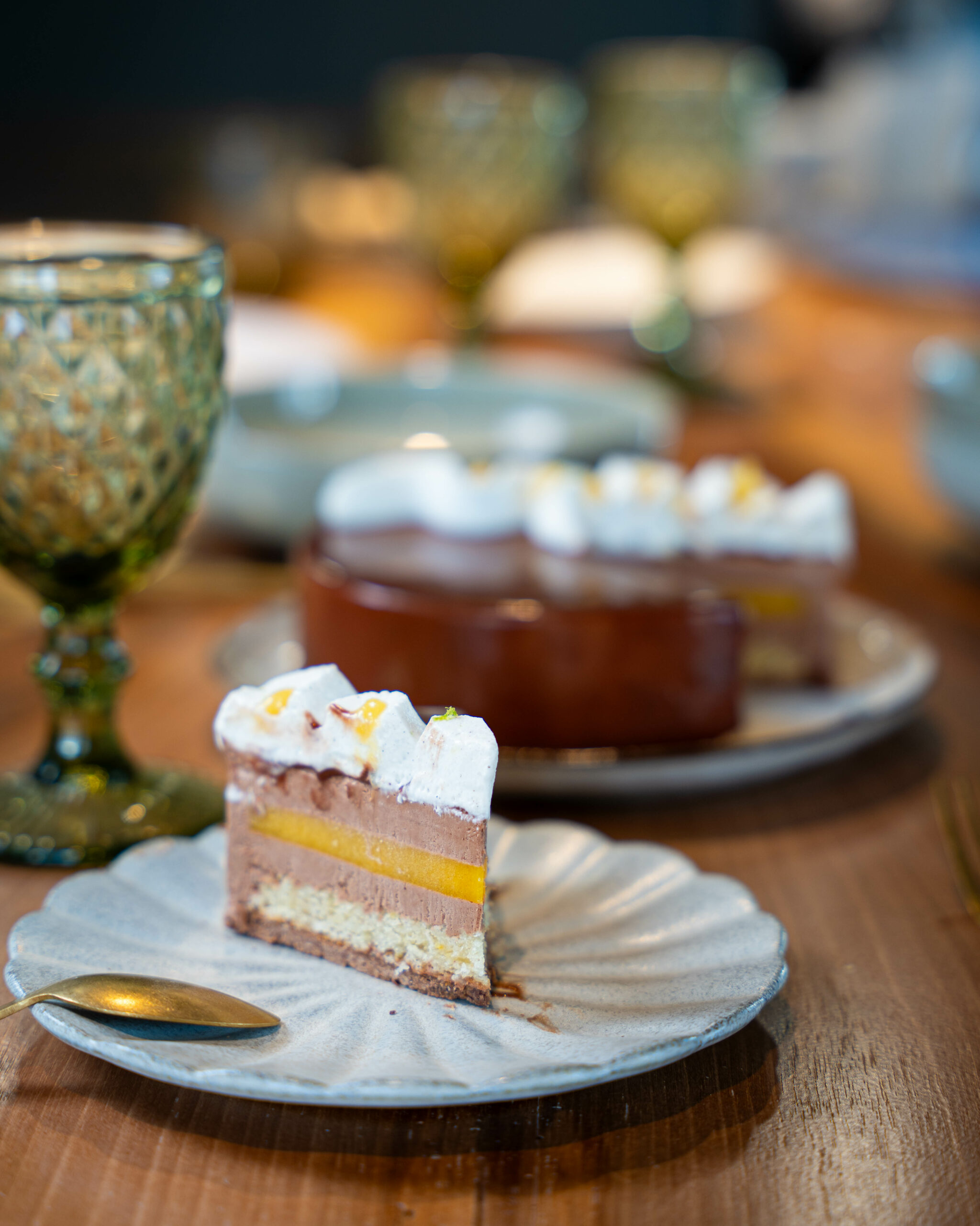 Entremets chocolat et fruits exotiques